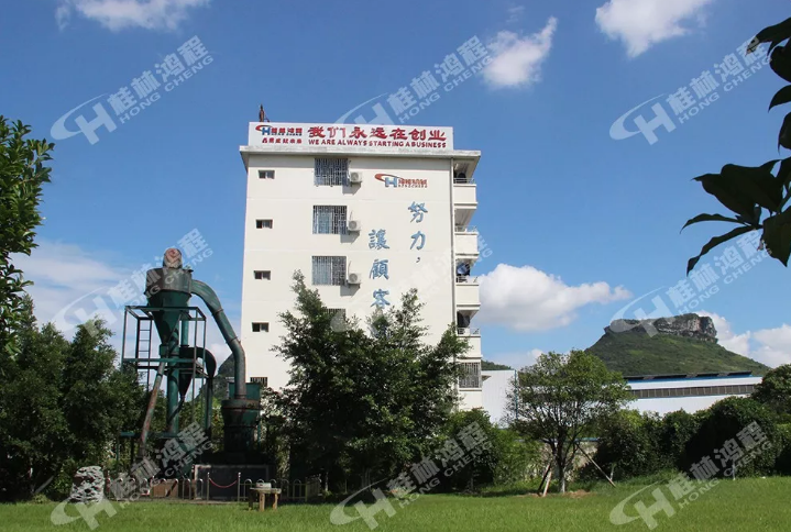 小型礦石磨粉機(jī)在哪里能買到？ 到桂林鴻程磨粉機(jī)生產(chǎn)基地